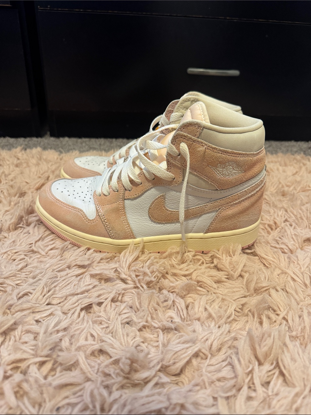 Air Jordan 1 Retro High - Women's High-Top Sneakers In Cream And Peach Suede